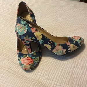 Kelly and Katie Pumps in floral
